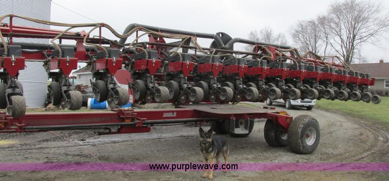 image for item K2073 2005 Case IH 1200 pivot transport planter