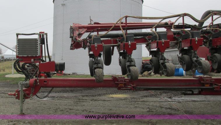 image for item K2073 2005 Case IH 1200 pivot transport planter