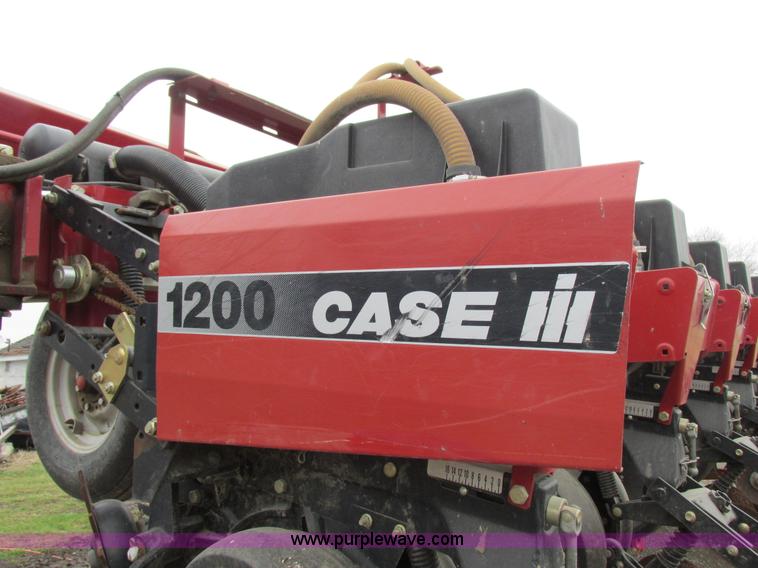 image for item K2073 2005 Case IH 1200 pivot transport planter