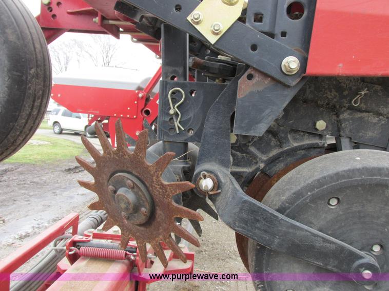image for item K2073 2005 Case IH 1200 pivot transport planter