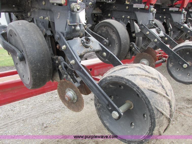 image for item K2073 2005 Case IH 1200 pivot transport planter