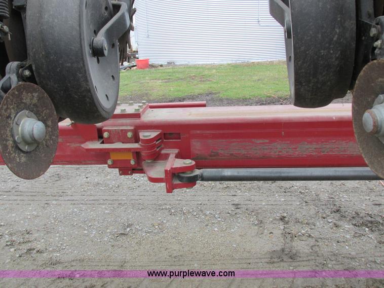 image for item K2073 2005 Case IH 1200 pivot transport planter