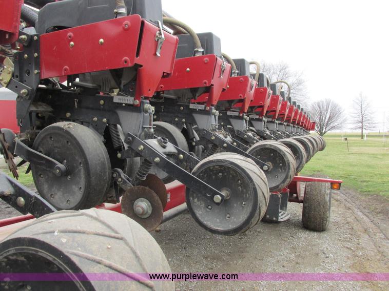 image for item K2073 2005 Case IH 1200 pivot transport planter