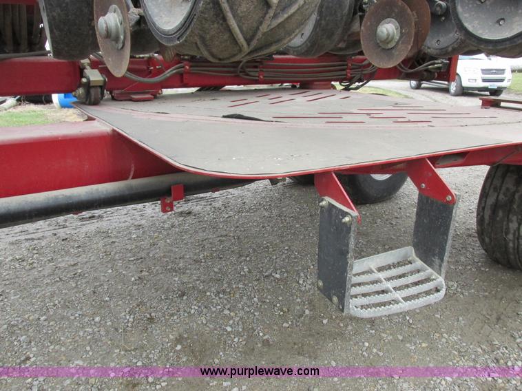 image for item K2073 2005 Case IH 1200 pivot transport planter