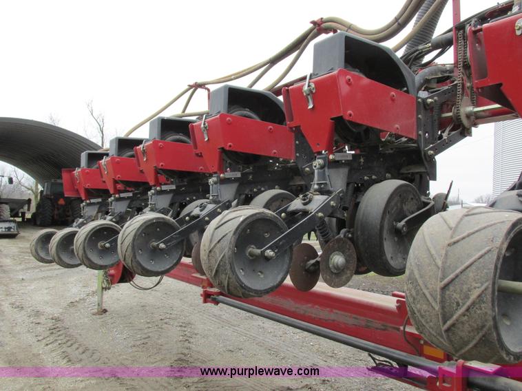 image for item K2073 2005 Case IH 1200 pivot transport planter