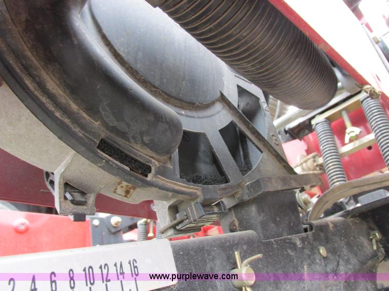 image for item K2073 2005 Case IH 1200 pivot transport planter