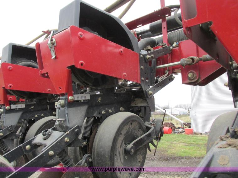 image for item K2073 2005 Case IH 1200 pivot transport planter