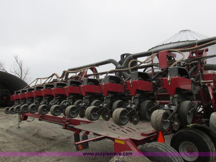 image for item K2073 2005 Case IH 1200 pivot transport planter
