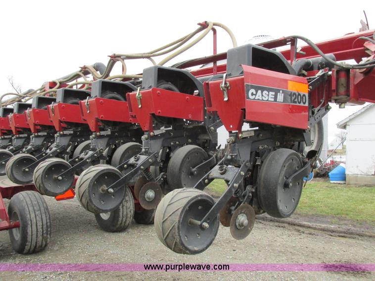 image for item K2073 2005 Case IH 1200 pivot transport planter