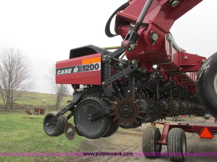image for item K2073 2005 Case IH 1200 pivot transport planter