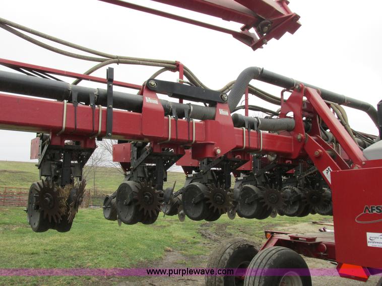 image for item K2073 2005 Case IH 1200 pivot transport planter