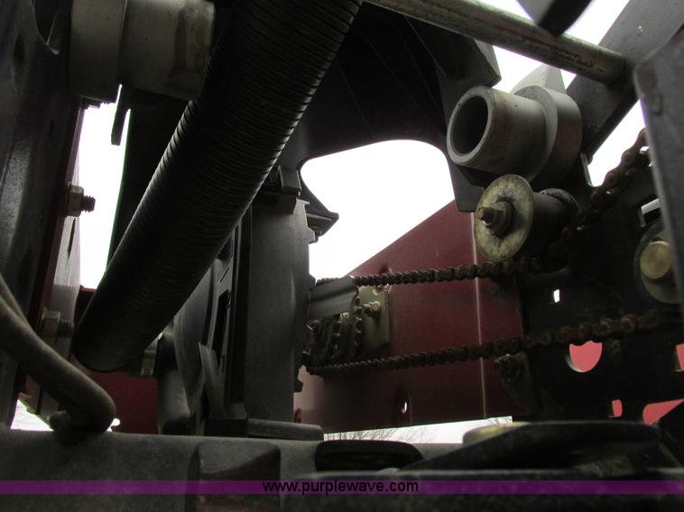 image for item K2073 2005 Case IH 1200 pivot transport planter