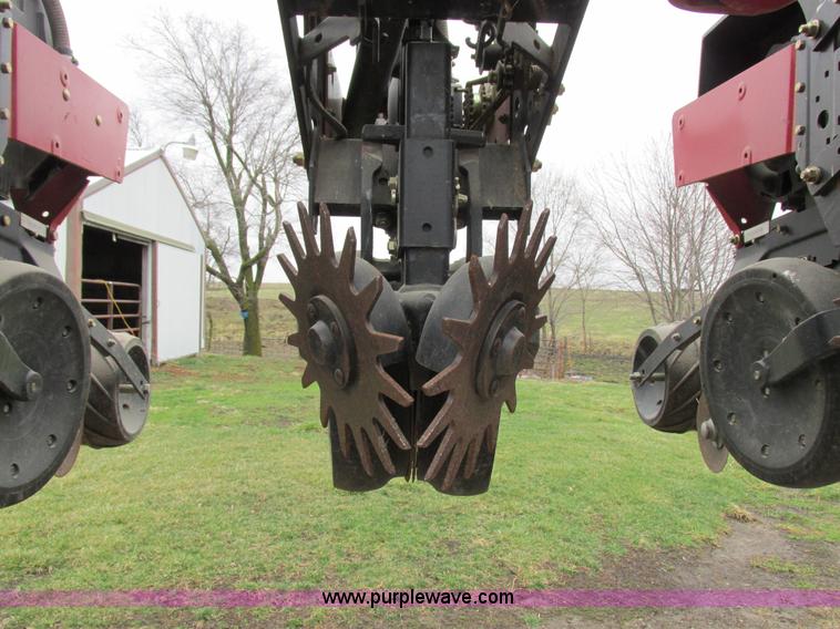 image for item K2073 2005 Case IH 1200 pivot transport planter