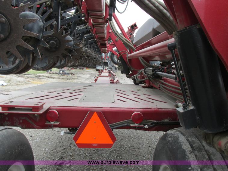 image for item K2073 2005 Case IH 1200 pivot transport planter