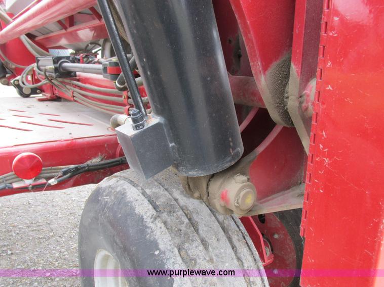 image for item K2073 2005 Case IH 1200 pivot transport planter
