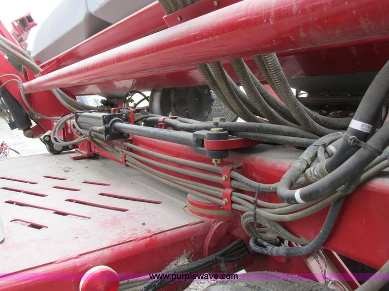 image for item K2073 2005 Case IH 1200 pivot transport planter