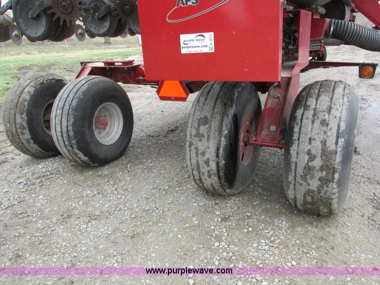 image for item K2073 2005 Case IH 1200 pivot transport planter