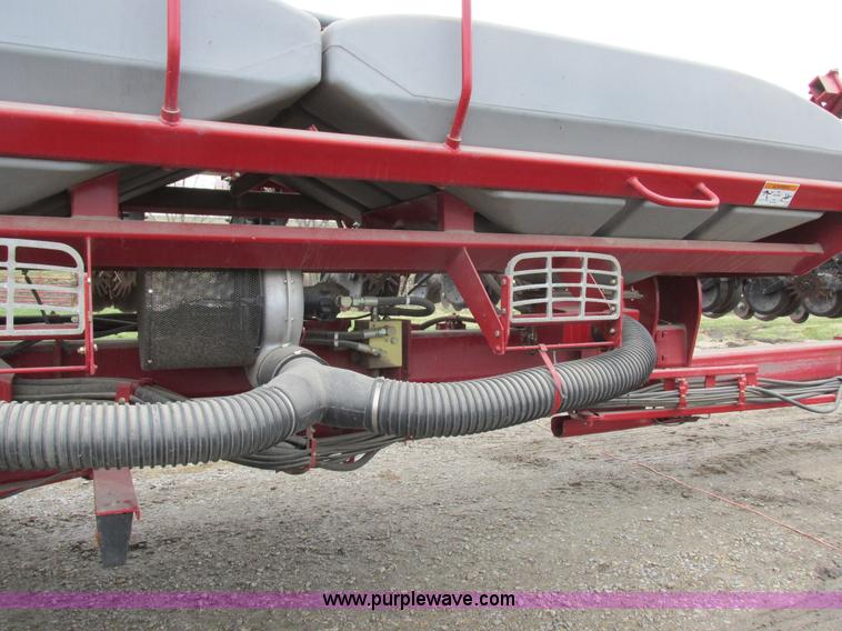 image for item K2073 2005 Case IH 1200 pivot transport planter