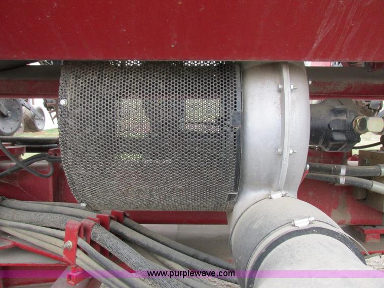 image for item K2073 2005 Case IH 1200 pivot transport planter