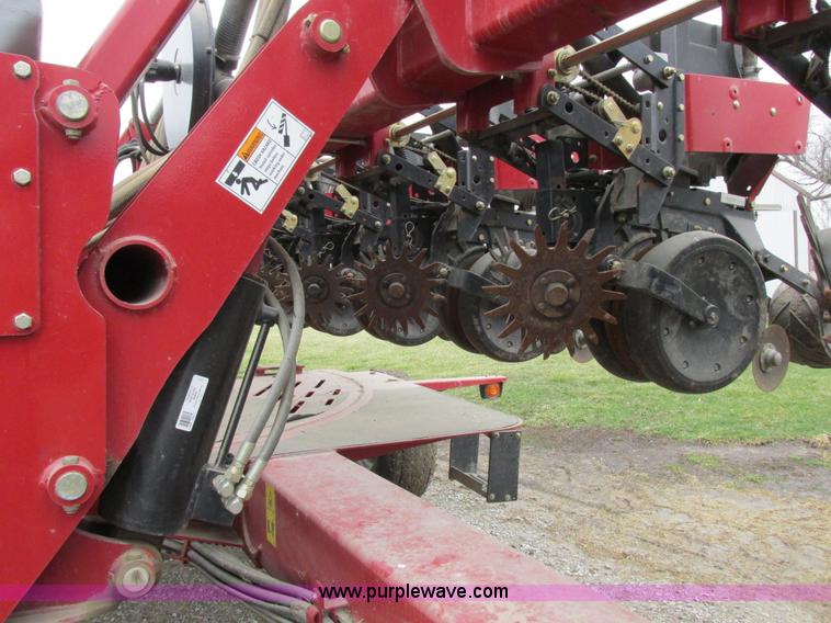image for item K2073 2005 Case IH 1200 pivot transport planter