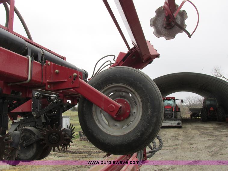 image for item K2073 2005 Case IH 1200 pivot transport planter