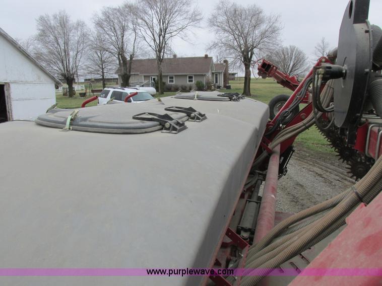 image for item K2073 2005 Case IH 1200 pivot transport planter