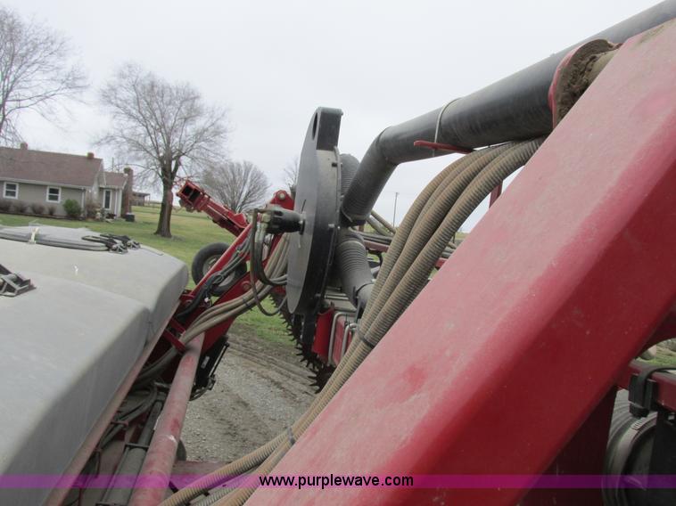 image for item K2073 2005 Case IH 1200 pivot transport planter