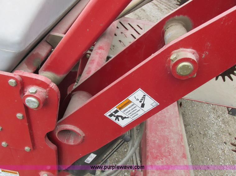 image for item K2073 2005 Case IH 1200 pivot transport planter