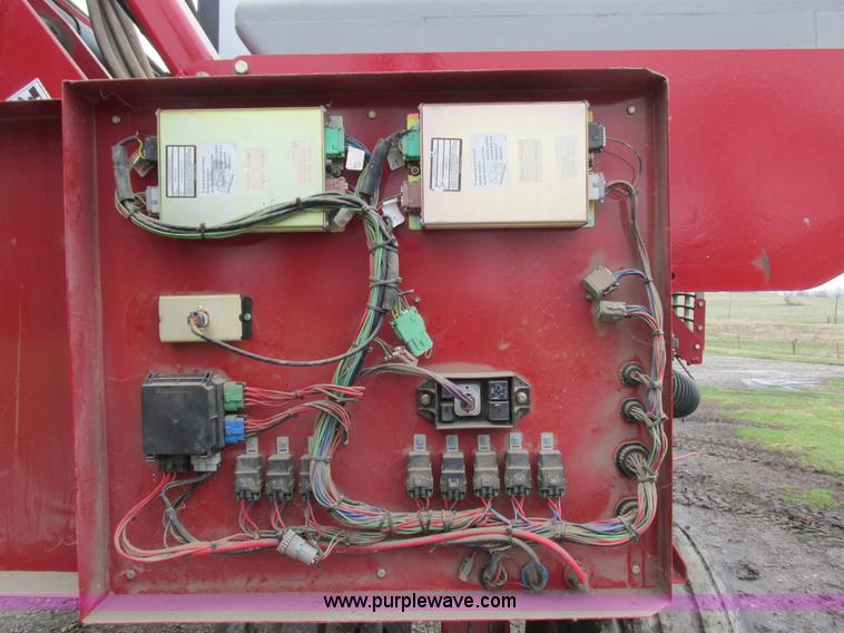 image for item K2073 2005 Case IH 1200 pivot transport planter