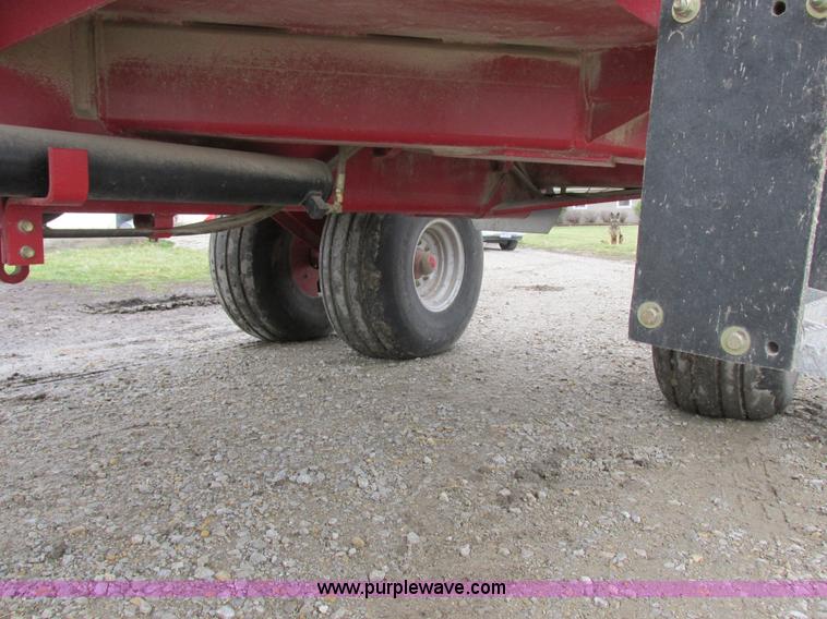 image for item K2073 2005 Case IH 1200 pivot transport planter