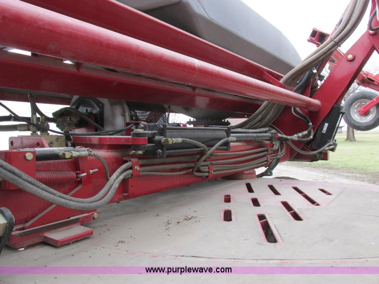 image for item K2073 2005 Case IH 1200 pivot transport planter