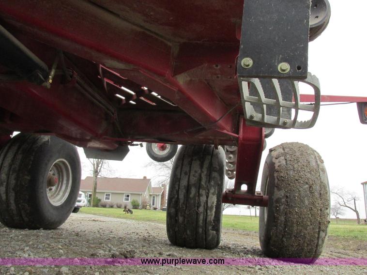 image for item K2073 2005 Case IH 1200 pivot transport planter