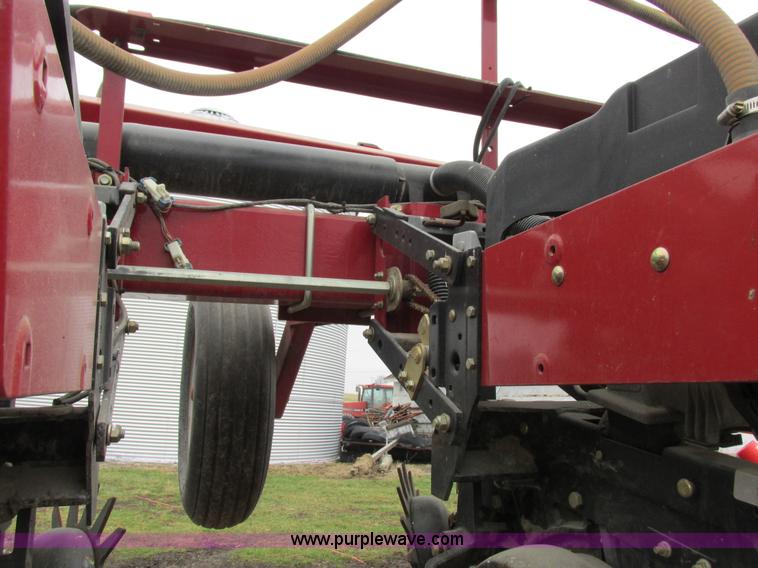 image for item K2073 2005 Case IH 1200 pivot transport planter
