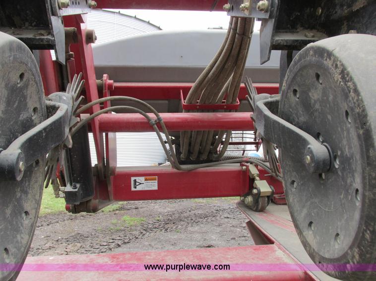 image for item K2073 2005 Case IH 1200 pivot transport planter