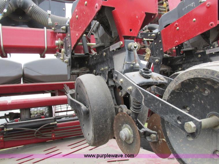 image for item K2073 2005 Case IH 1200 pivot transport planter