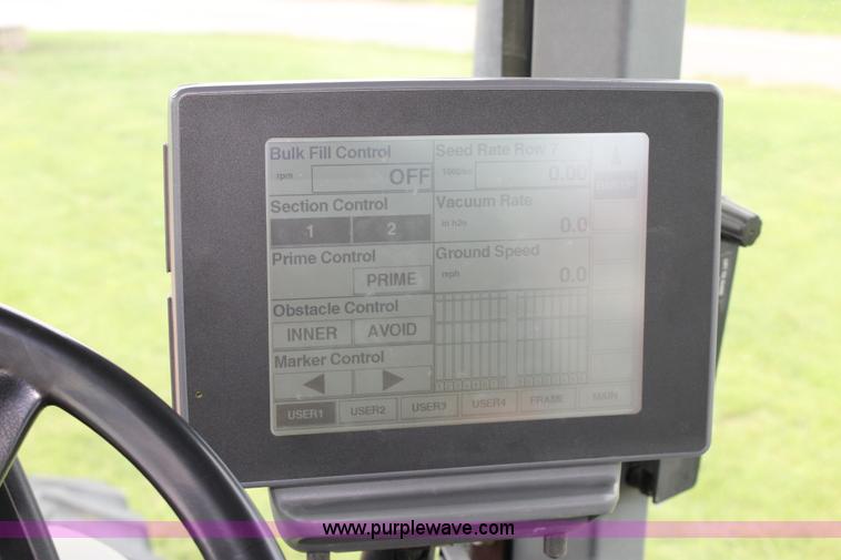 image for item K2073 2005 Case IH 1200 pivot transport planter