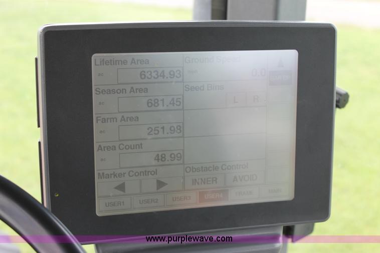 image for item K2073 2005 Case IH 1200 pivot transport planter