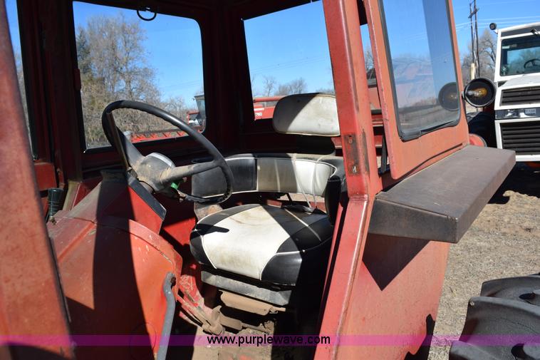 image for item K2387 International 856 tractor