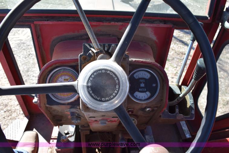 image for item K2387 International 856 tractor