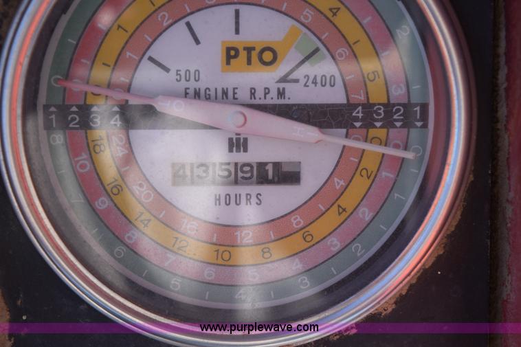 image for item K2387 International 856 tractor