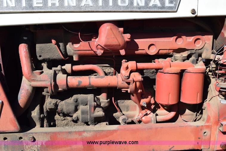 image for item K2387 International 856 tractor