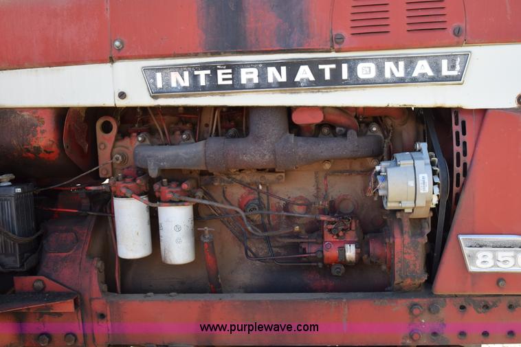 image for item K2387 International 856 tractor