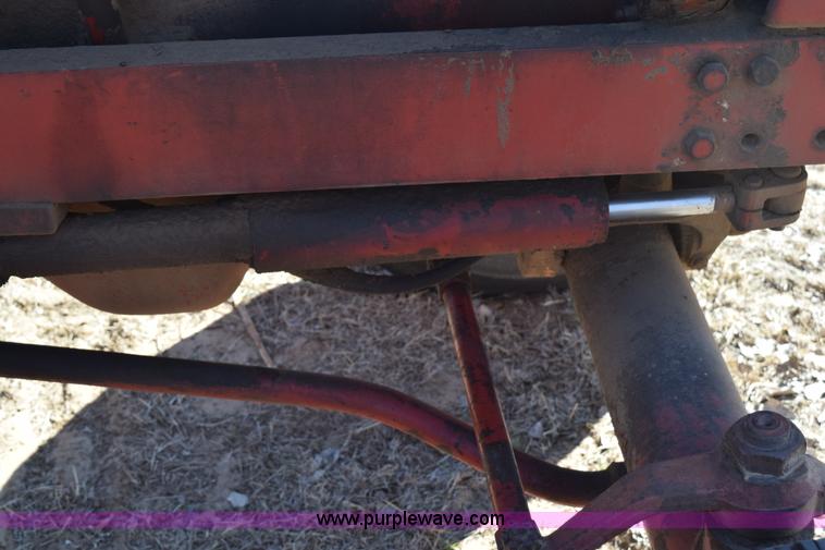 image for item K2387 International 856 tractor