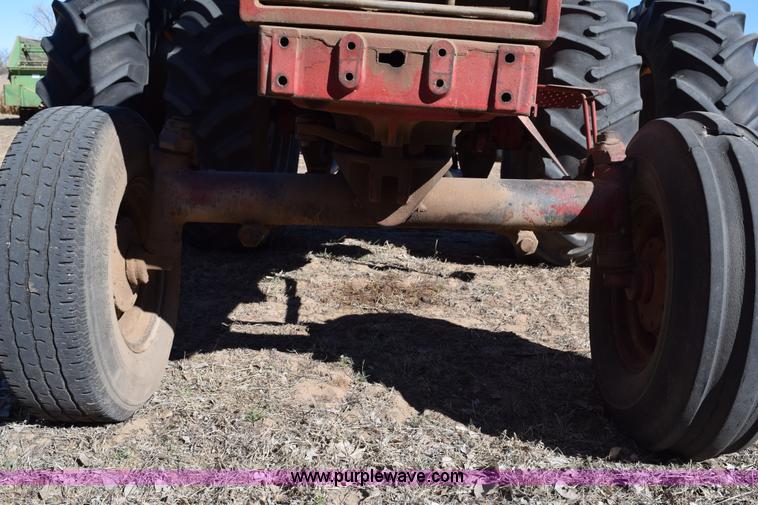 image for item K2387 International 856 tractor