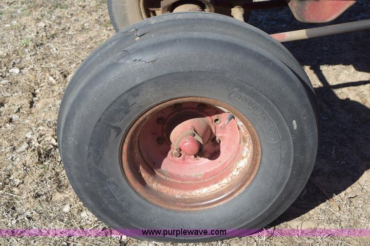 image for item K2387 International 856 tractor