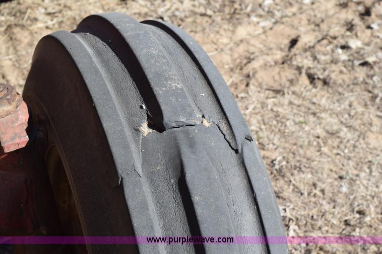 image for item K2387 International 856 tractor