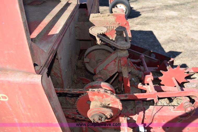 image for item K2388 New Holland 315 small square baler