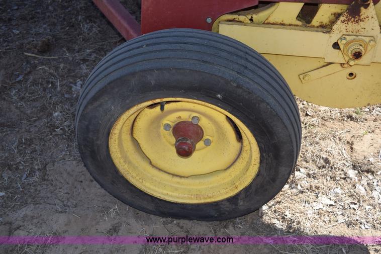 image for item K2388 New Holland 315 small square baler