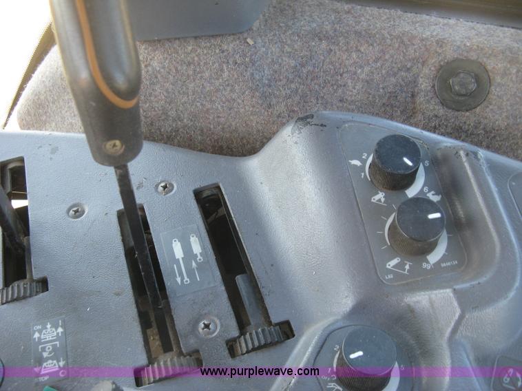 image for item K2952 1995 Caterpillar Challenger 35C tractor