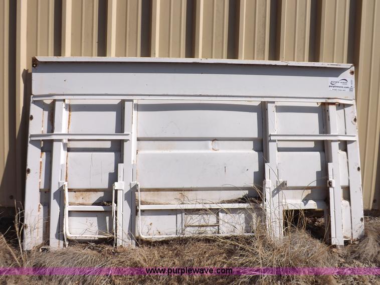 Tradewind grain bed end gate in Ulysses, KS Item K3237 sold Purple Wave